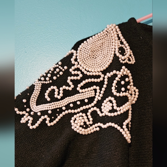Vintage pearl embellished black sweater - Picture 4 of 5